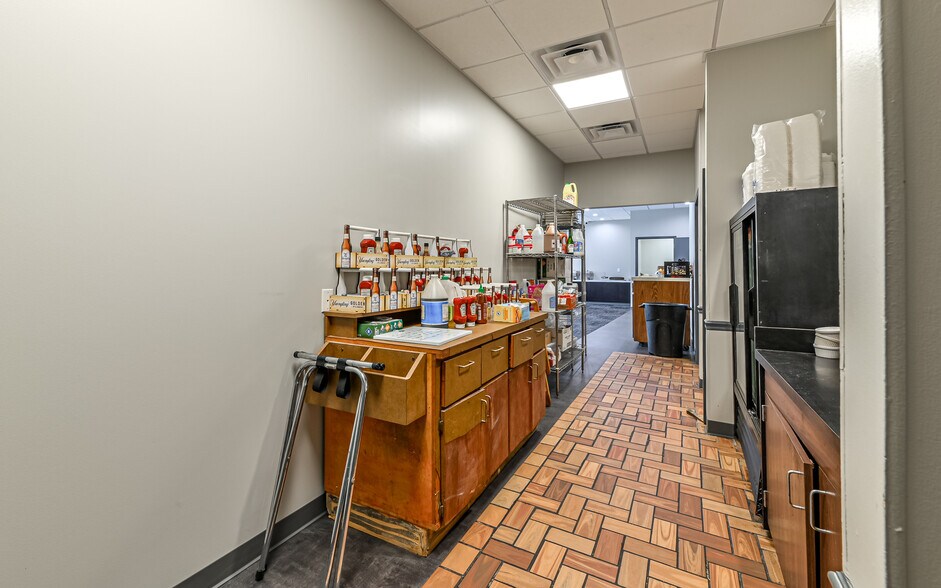 More Photos Of 2615 Freeport Rd, Natrona Heights Bar For Lease