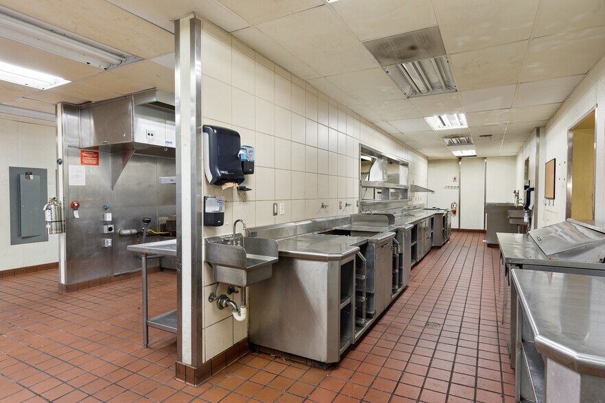 More Photos Of 2470 Oro Dam Blvd E, Oroville Freestanding For Lease