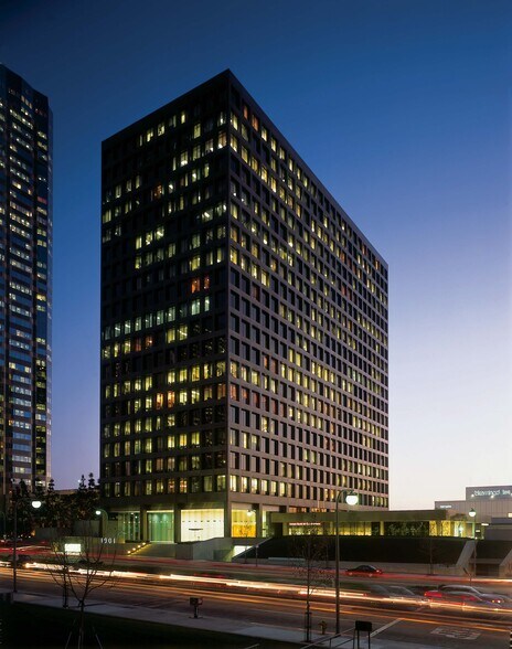 More Photos Of 1901 Avenue of the Stars, Los Angeles Office For Lease