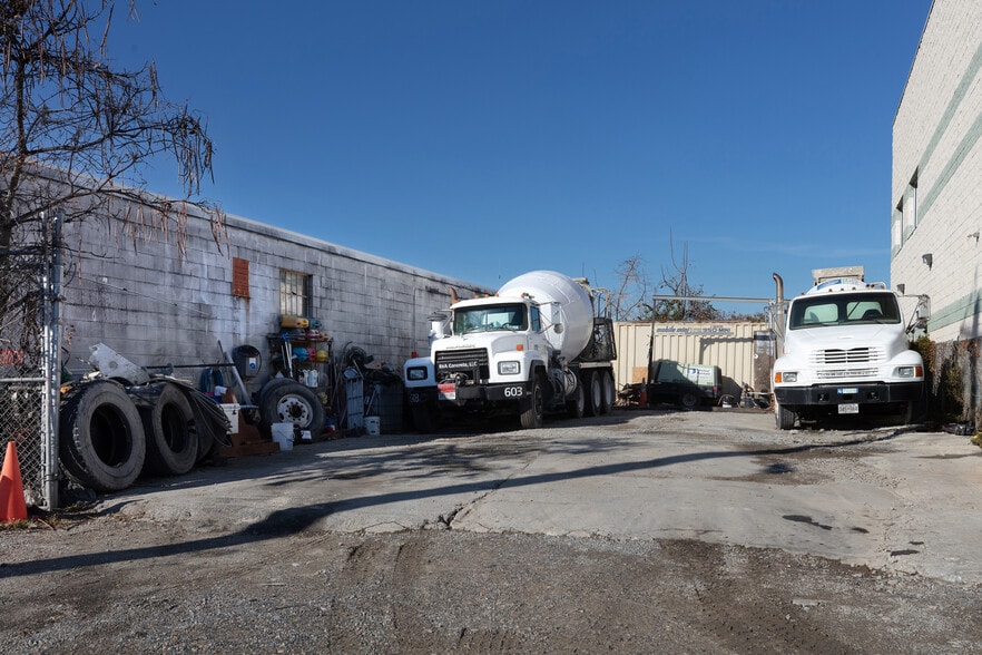 More Photos Of 4802-4806 Webster St, Bladensburg Warehouse For Sale