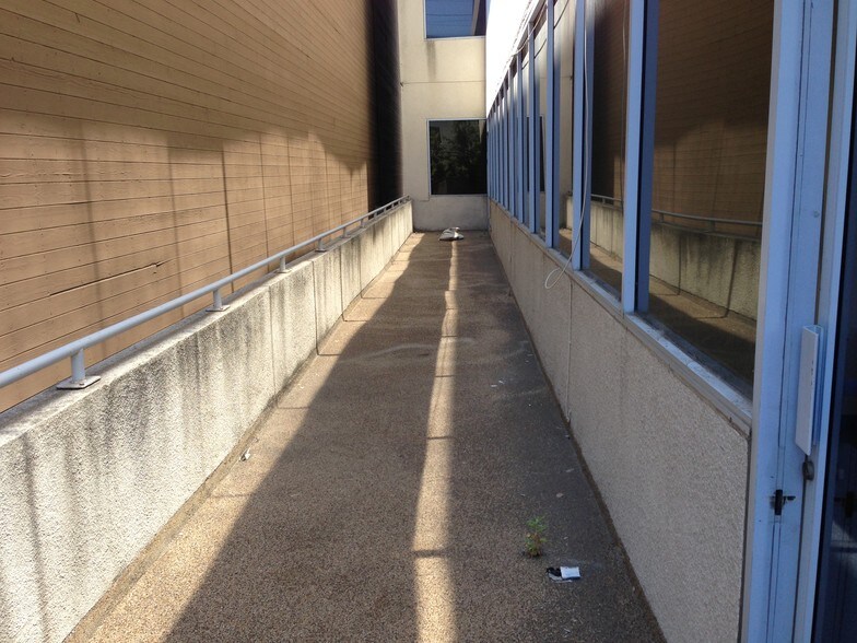 More Photos Of 11040 Santa Monica Blvd, Los Angeles Office For Lease