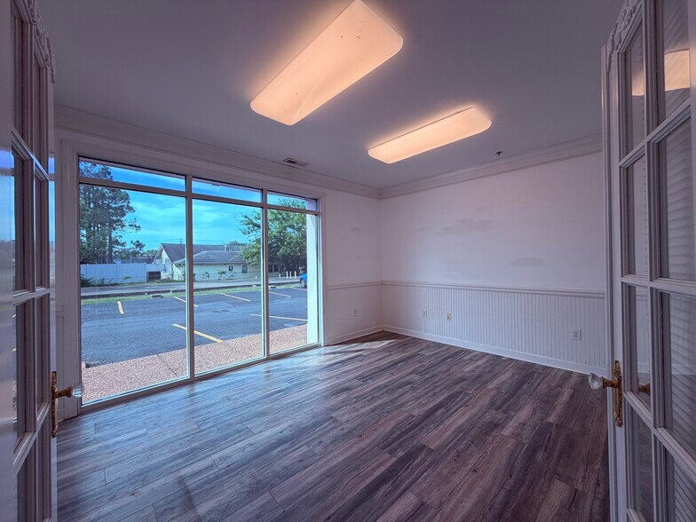 More Photos Of 5722 Hickory Plaza Dr, Nashville Office For Lease