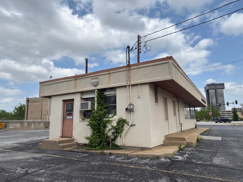 More Photos Of 139 Memorial Plz, Springfield Restaurant For Sale