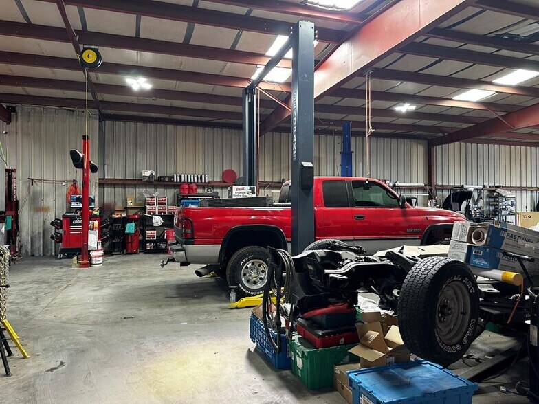 More Photos Of 301 S Betty Ave, Monahans Flex For Sale