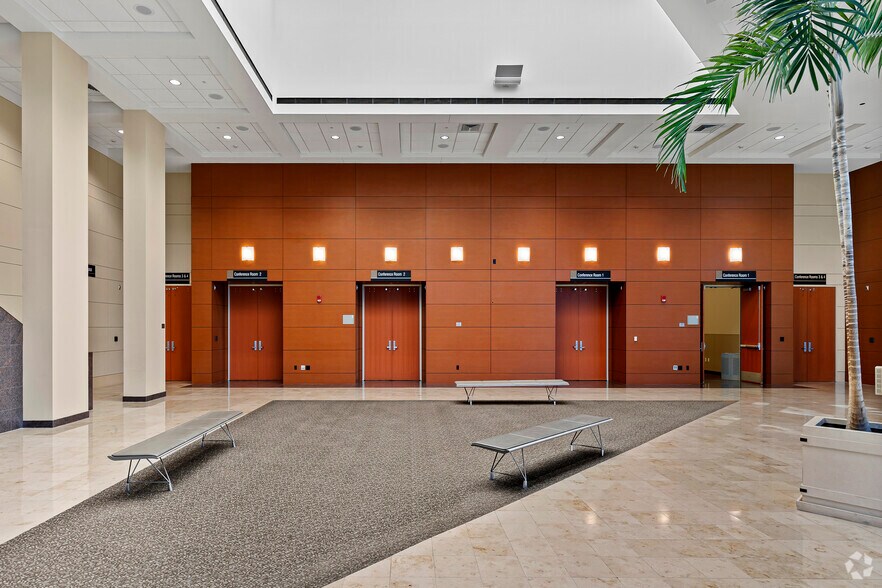 More Photos Of 2021 N MacArthur Blvd, Irving Medical For Lease