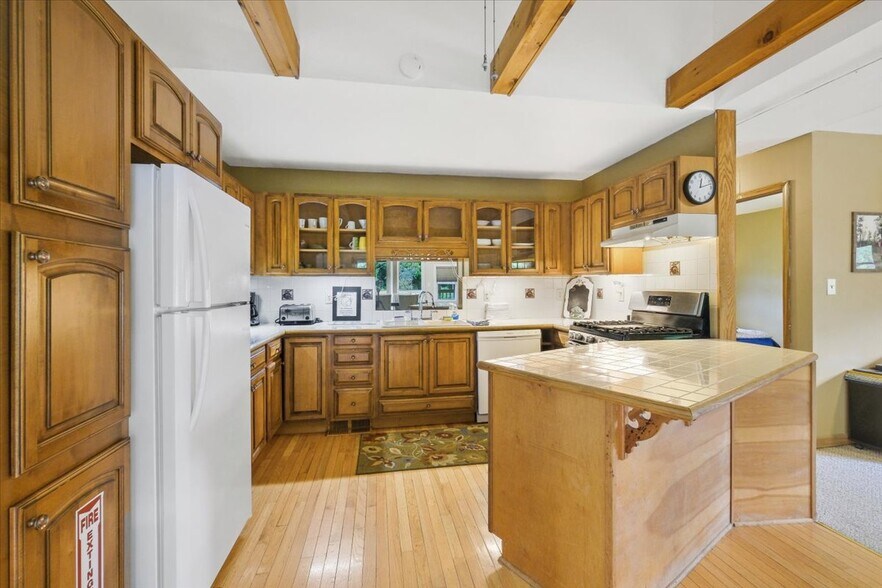 More Photos Of 64 White Dr, Milan Specialty For Sale