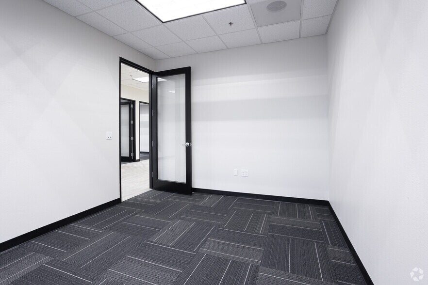 More Photos Of 1821 Kettering St, Irvine Warehouse For Lease