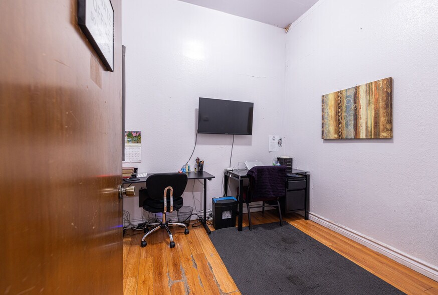 More Photos Of 3912 Eagle Rock Blvd, Los Angeles Office For Lease