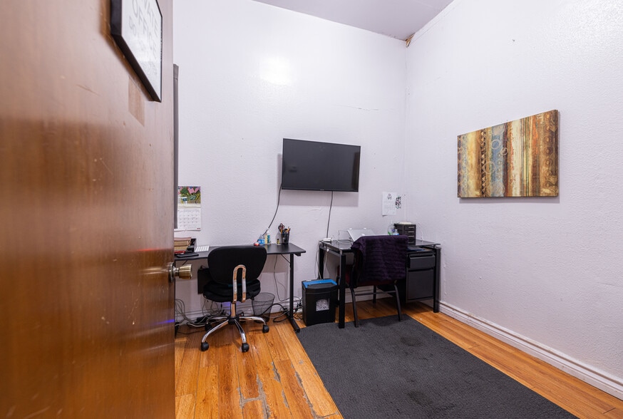 More Photos Of 3912 Eagle Rock Blvd, Los Angeles Office For Lease