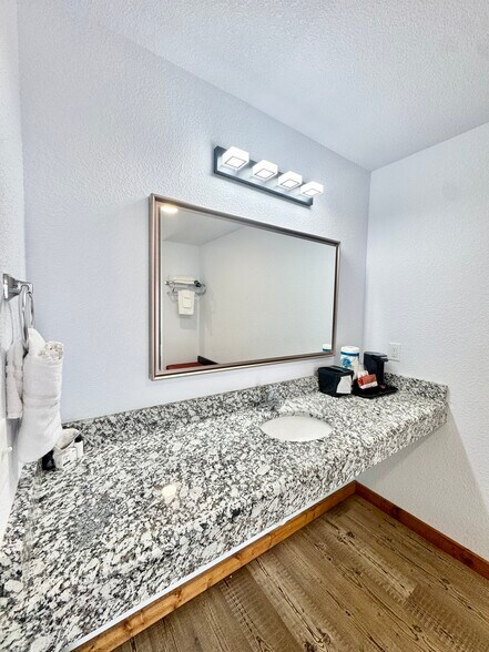 More Photos Of 500 SE Lincoln Rd, Idabel Hotel For Sale