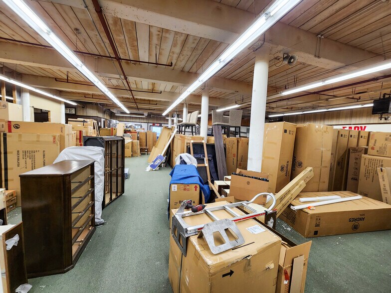 More Photos Of 460 Globe St, Fall River Showroom For Sale