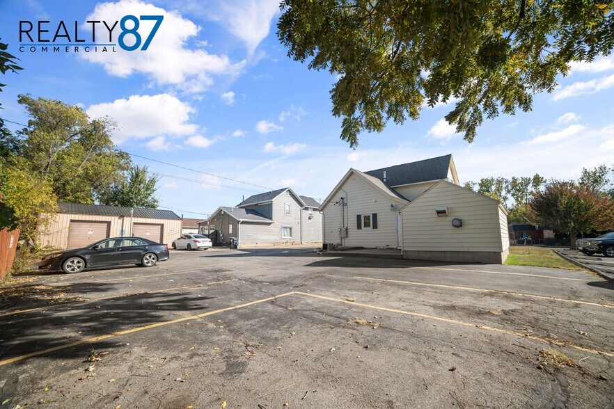 More Photos Of 448 7th Ave, Marion Office For Sale