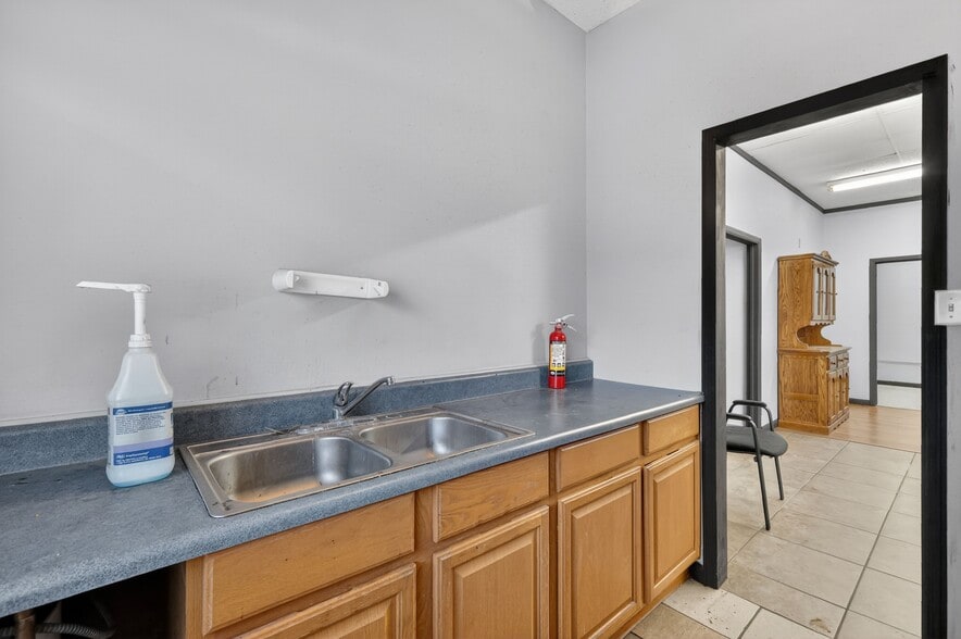 More Photos Of 1526 US Highway 441, Leesburg Auto Dealership For Sale