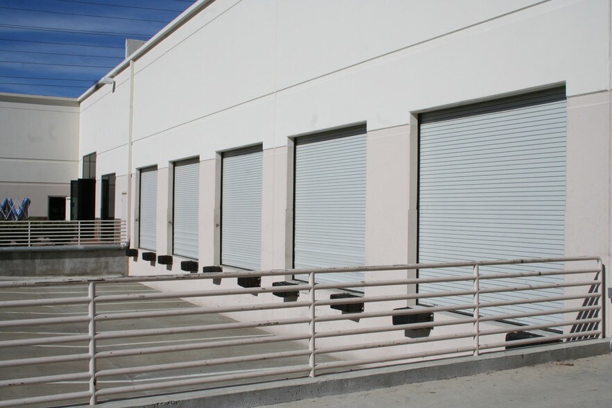 More Photos Of 26455 Ruether Ave, Santa Clarita Showroom For Lease