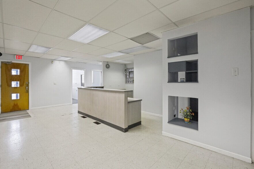 More Photos Of 2020 W 79th St, Chicago Medical For Lease