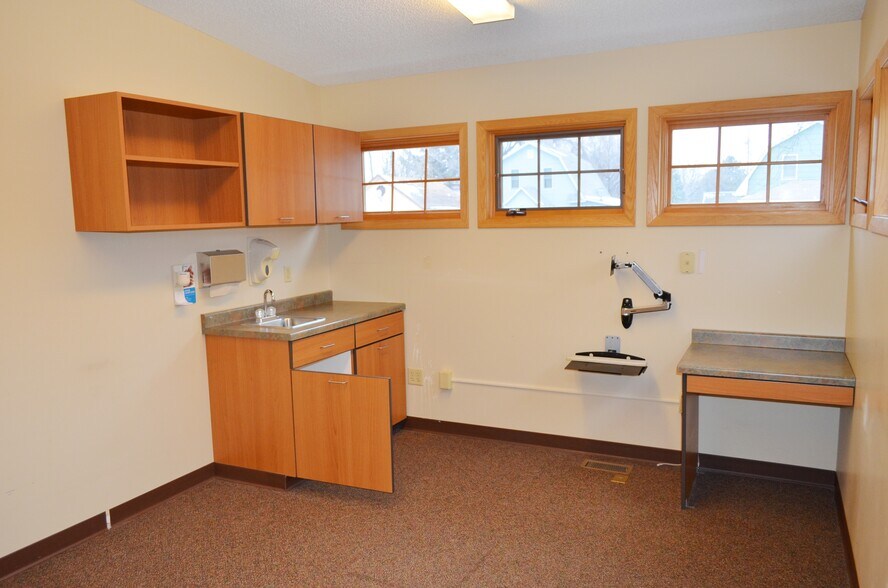 More Photos Of 9 Birch St NE, Remer Medical For Sale