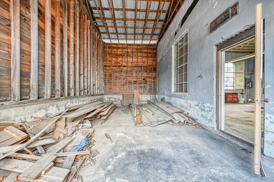 More Photos Of 74 Route 133, Winthrop Flex For Sale