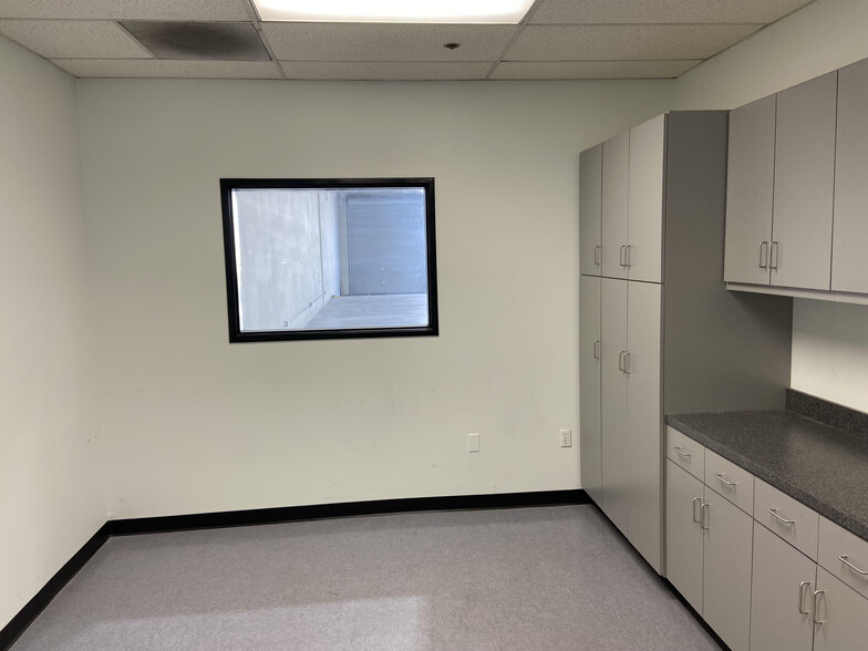 More Photos Of 12707 Rives Ave, Downey Warehouse For Lease