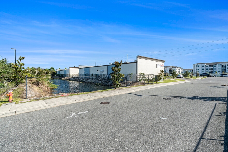 More Photos Of 9070 Progress Blvd, Riverview General Retail For Lease