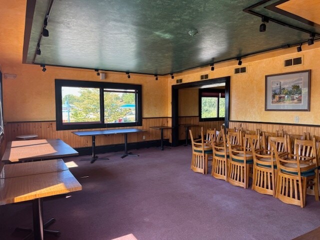 More Photos Of 1834 Shelburne Rd, South Burlington General Retail For Sale