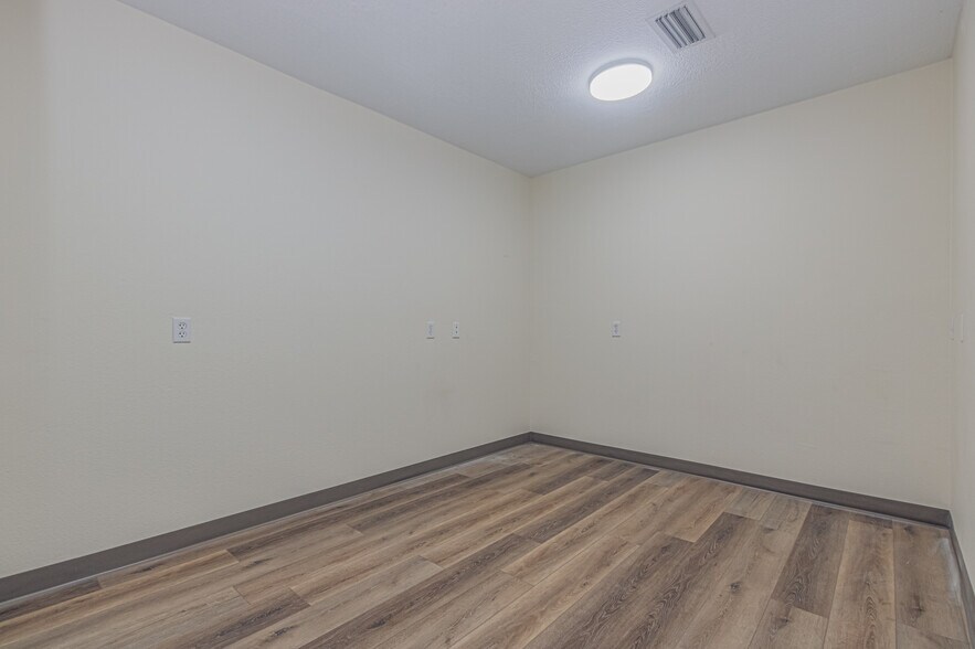 More Photos Of 119 W Plymouth Ave, Deland Unknown For Lease