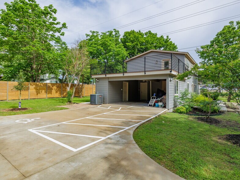 More Photos Of 1115 W Slaughter Ln, Austin Office Residential For Lease