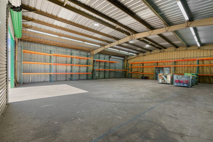 More Photos Of 13595 SE 31st Ave, Summerfield Warehouse For Sale