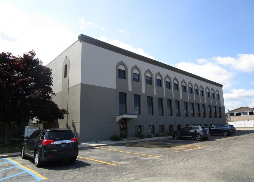 More Photos Of 520 N Main St, Cheboygan Office For Sale