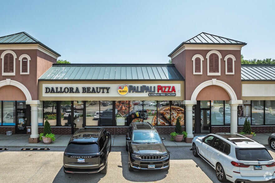More Photos Of 90-124 W Northwest Hwy, Palatine Unknown For Lease