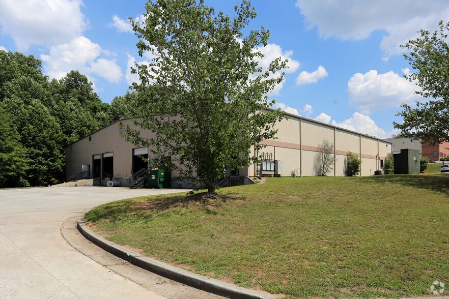 More Photos Of 1205 Alpha Dr, Alpharetta Warehouse For Lease