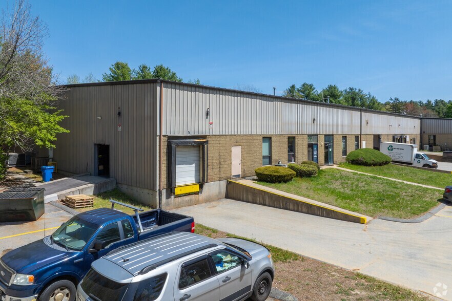 More Photos Of 898 Main St, Acton Showroom For Lease