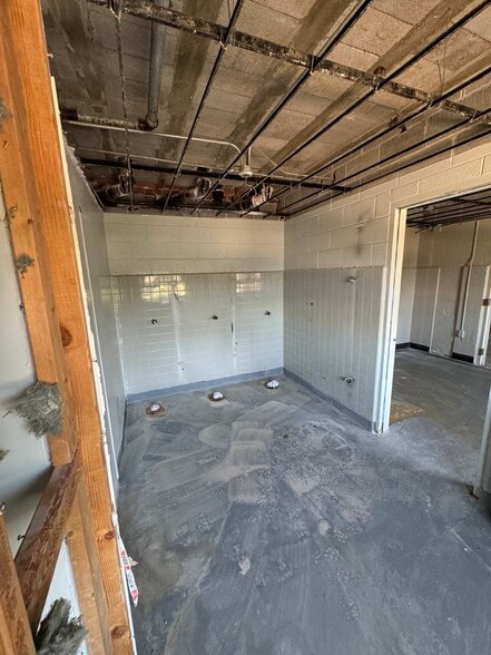 More Photos Of 220 S Madison St, Rockford Specialty For Sale