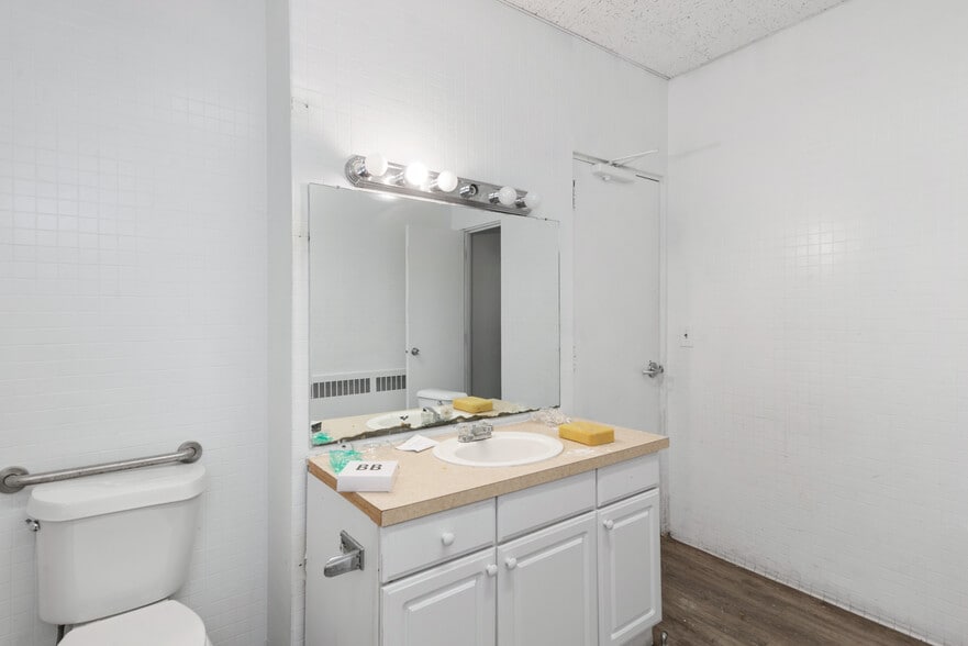 More Photos Of 18901 Kelly Rd, Detroit Bank For Sale