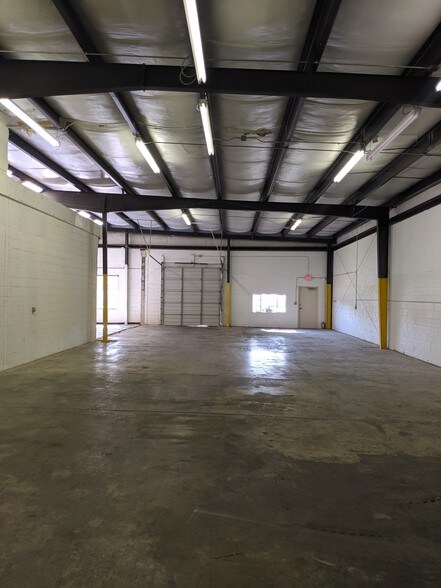 More Photos Of 650 Canion St, Austin Warehouse For Lease