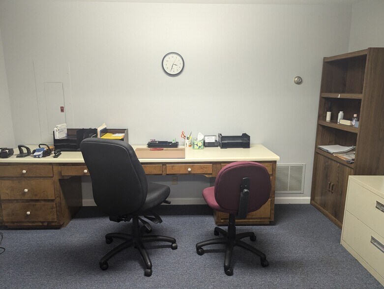 More Photos Of 555 Research Dr, Athens Office For Sale