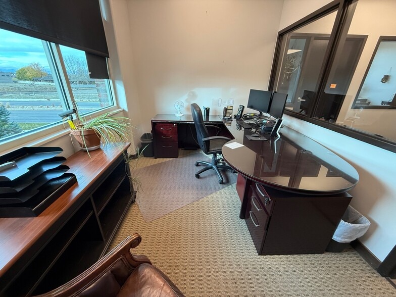 More Photos Of 233 S Pleasant Grove Blvd, Pleasant Grove Office For Sale