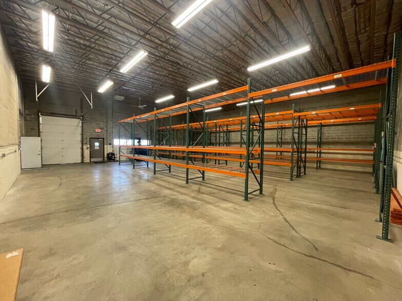 More Photos Of 128 NE 7th Ave, Portland Light Distribution For Lease