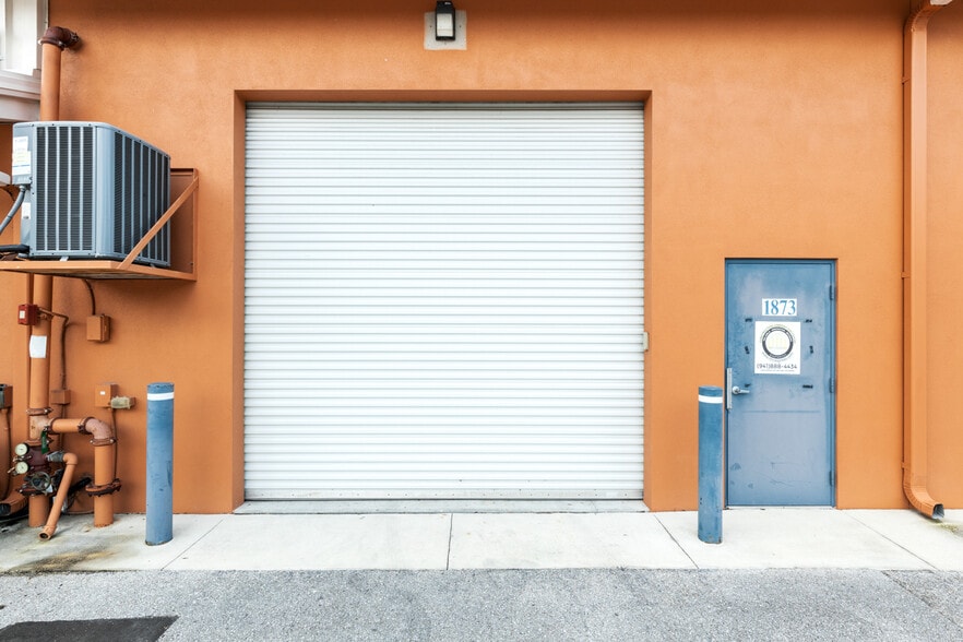 More Photos Of 1867-1881 Porter Lake Dr, Sarasota Warehouse For Sale