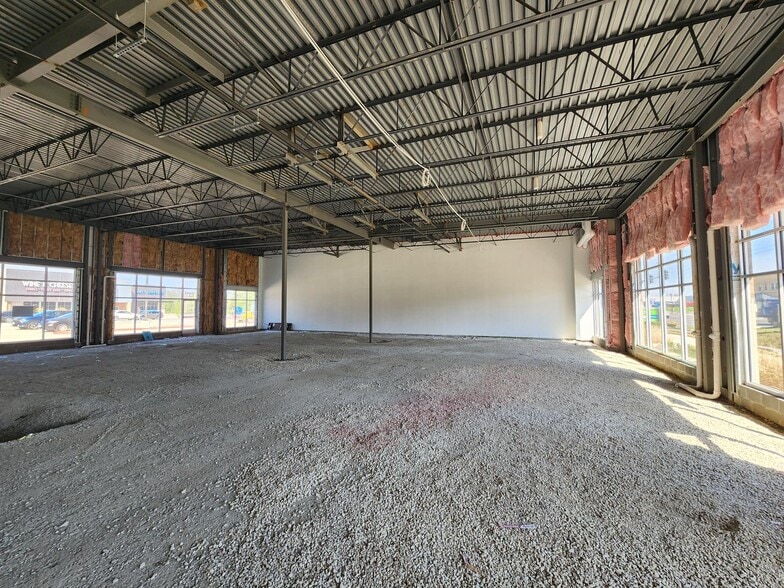 More Photos Of 10463 Manchester Rd, Kirkwood General Retail For Lease