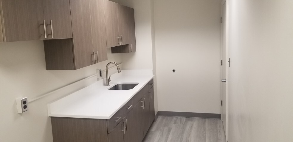 More Photos Of 803 W Broad St, Falls Church Office For Lease