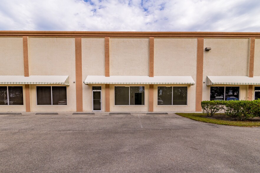 More Photos Of 1605-1613 91st Ct, Vero Beach Light Distribution For Lease