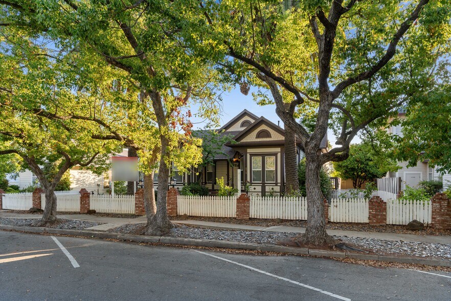 More Photos Of 578 E St, Lincoln Office Residential For Sale