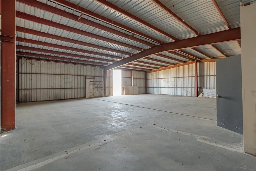 More Photos Of 6288 Curtis Pl, California City Warehouse For Sale