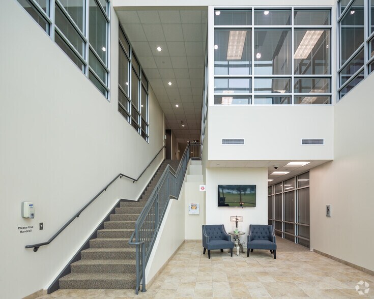 More Photos Of 9949 W Sam Houston Pky N, Houston Office For Lease