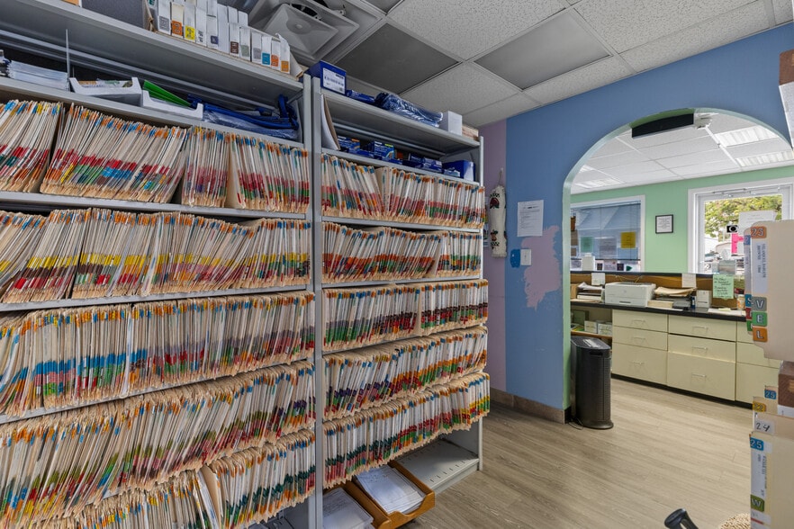 More Photos Of 5915 Belair Rd, Baltimore Veterinarian Kennel For Sale