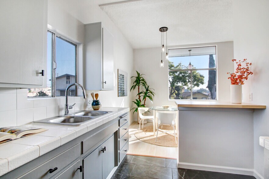 More Photos Of 1045 N Ardmore Ave, Los Angeles Apartments For Sale