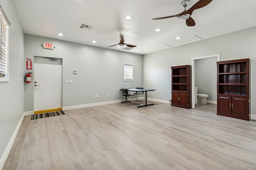 More Photos Of 2820 N 34th St, Tampa Warehouse For Lease