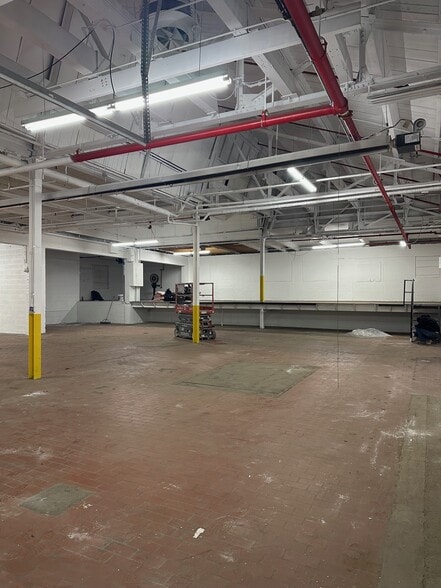 More Photos Of 812 E Ferry St, Buffalo Warehouse For Lease