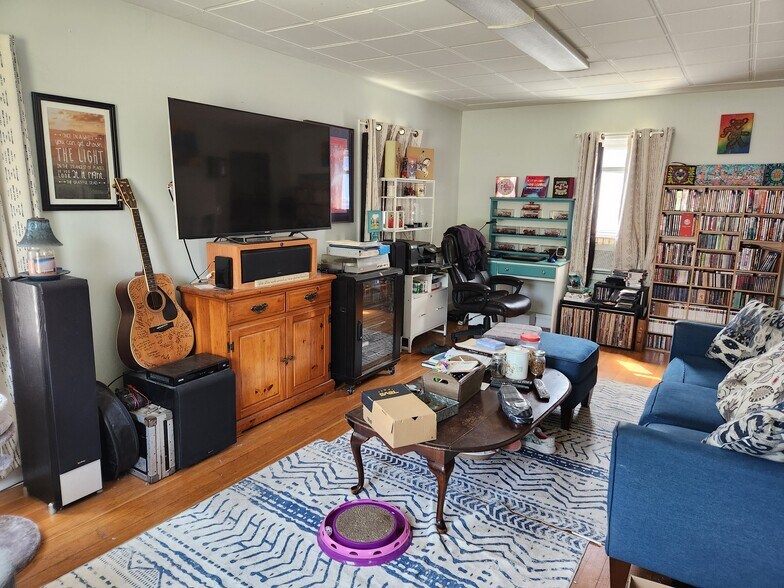 More Photos Of 53 -55 Rte 30 N, Castleton Flex For Sale