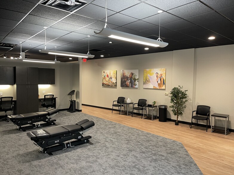 More Photos Of 5860-5990 Sashabaw Rd, Independence Township Storefront For Lease
